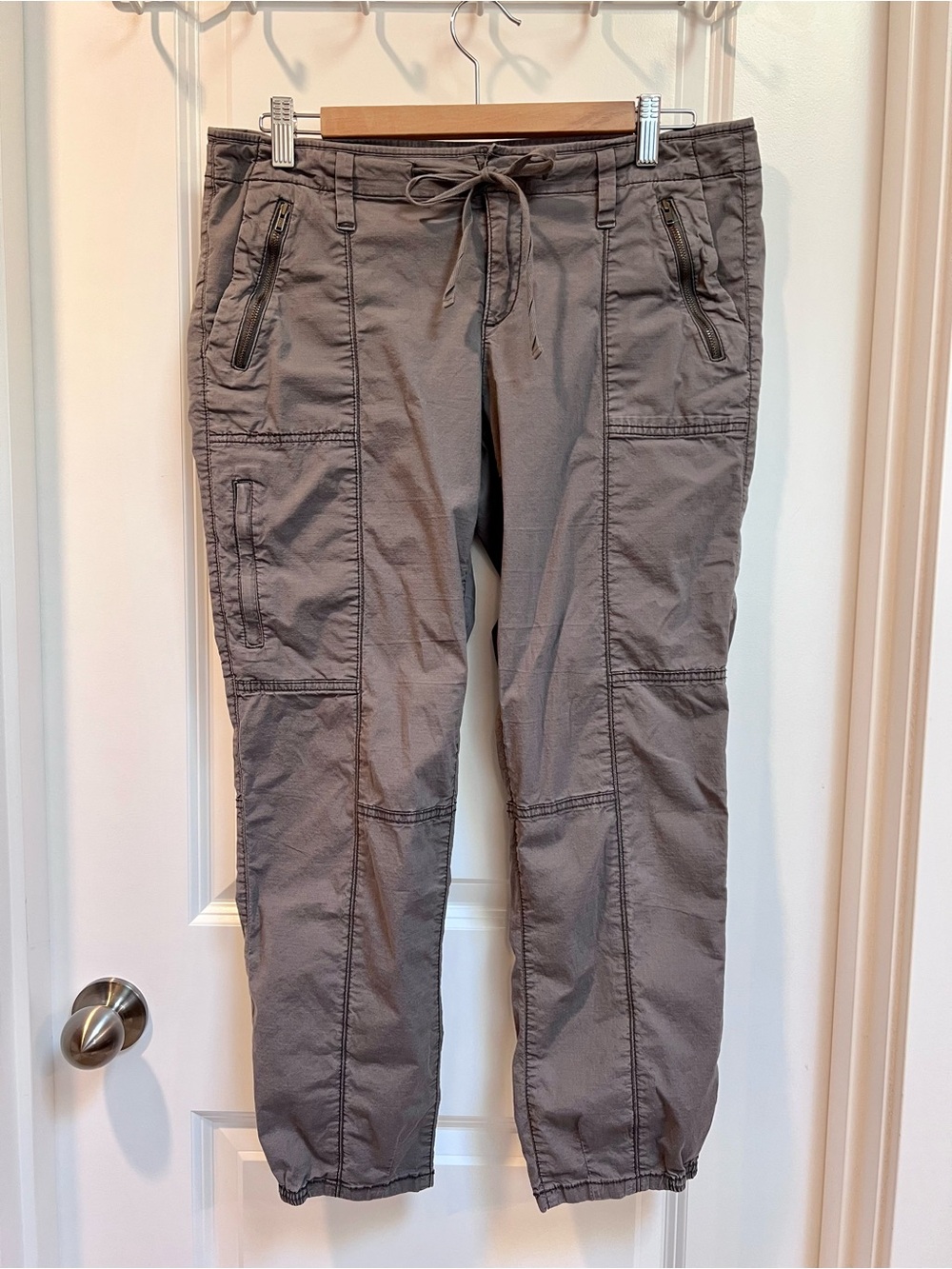 LOFT Utility Drawstring Cargo Pants in Taupe Jogger Cropped Size 6 / Medium